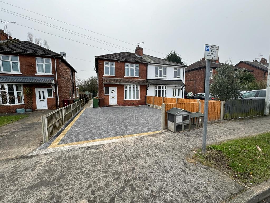 Scunthorpe 4 Bed SemiDetached House, Cliff Gardens, DN15 To Rent