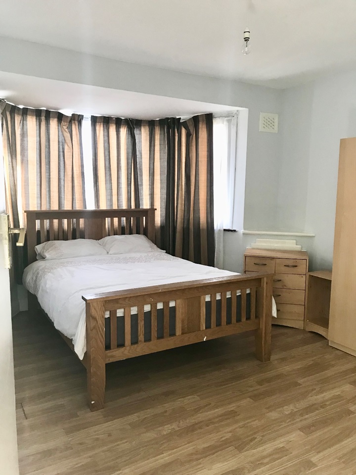 Mitcham Room in a Shared House, Carisbrooke Road, CR4 To Rent Now