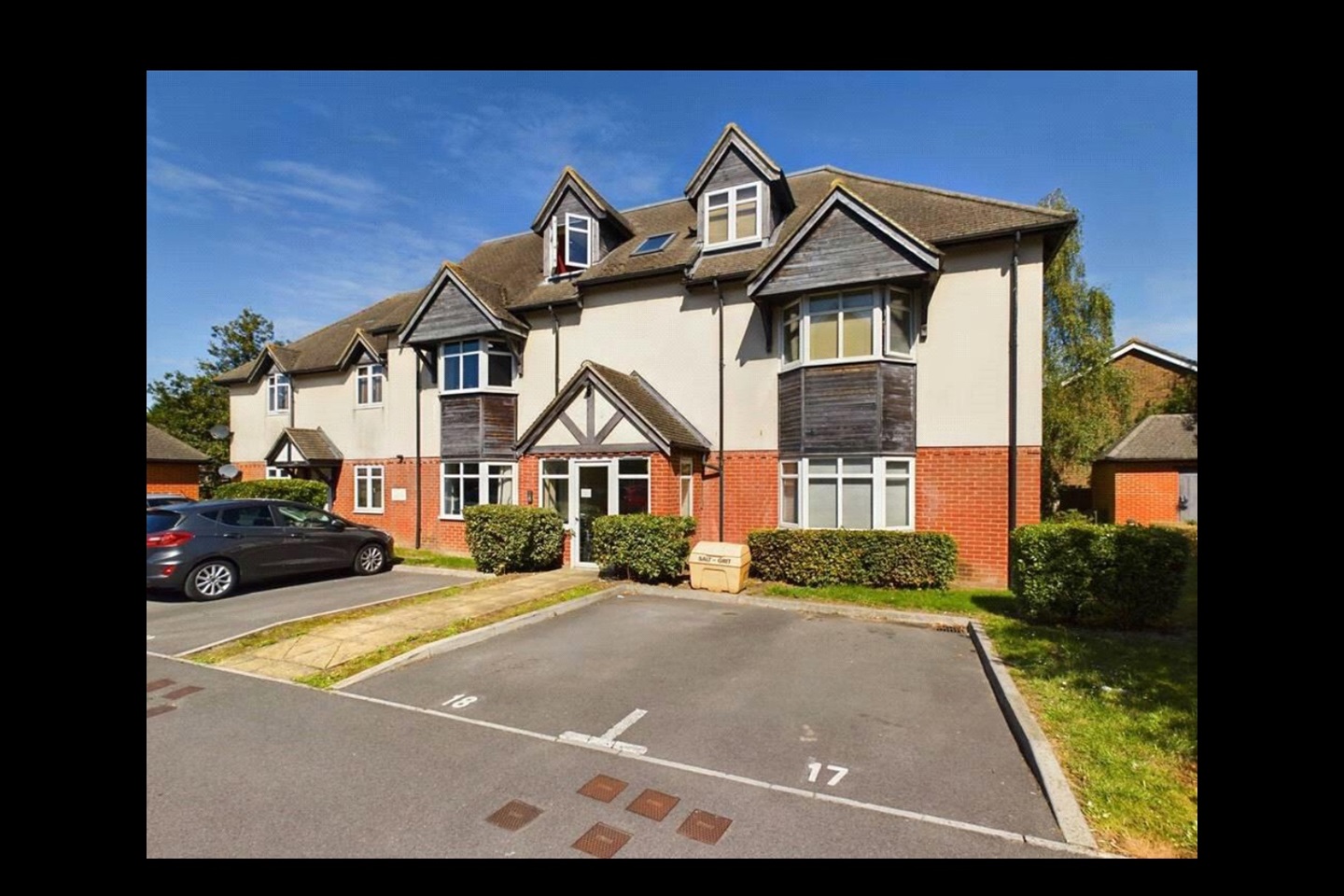 Tongham, Farnham 2 Bed Flat, Overton Court, GU10 To Rent Now for £