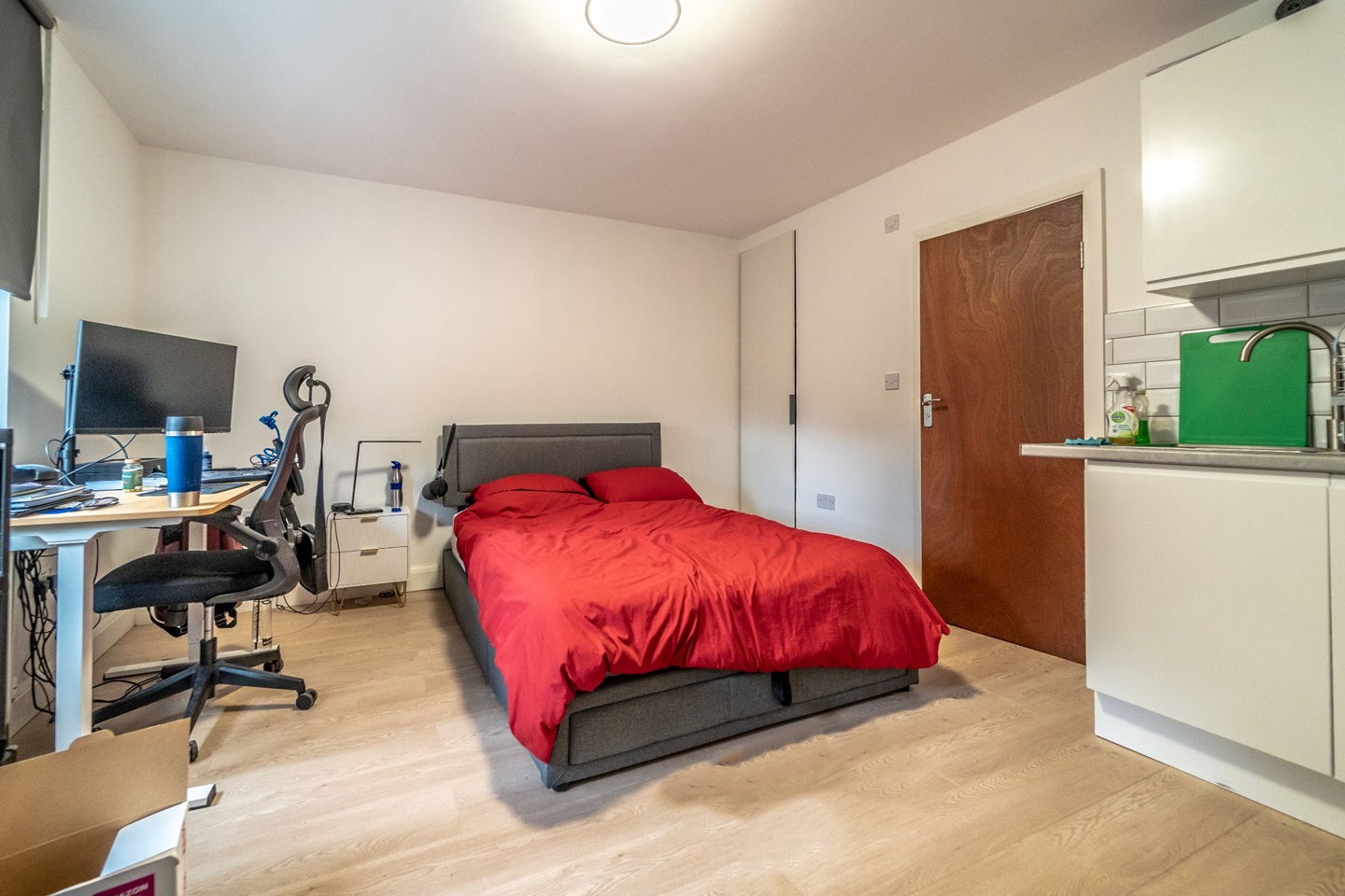 Borehamwood Studio Flat, Rowley Lane, WD6 To Rent Now for £920.00 p/m