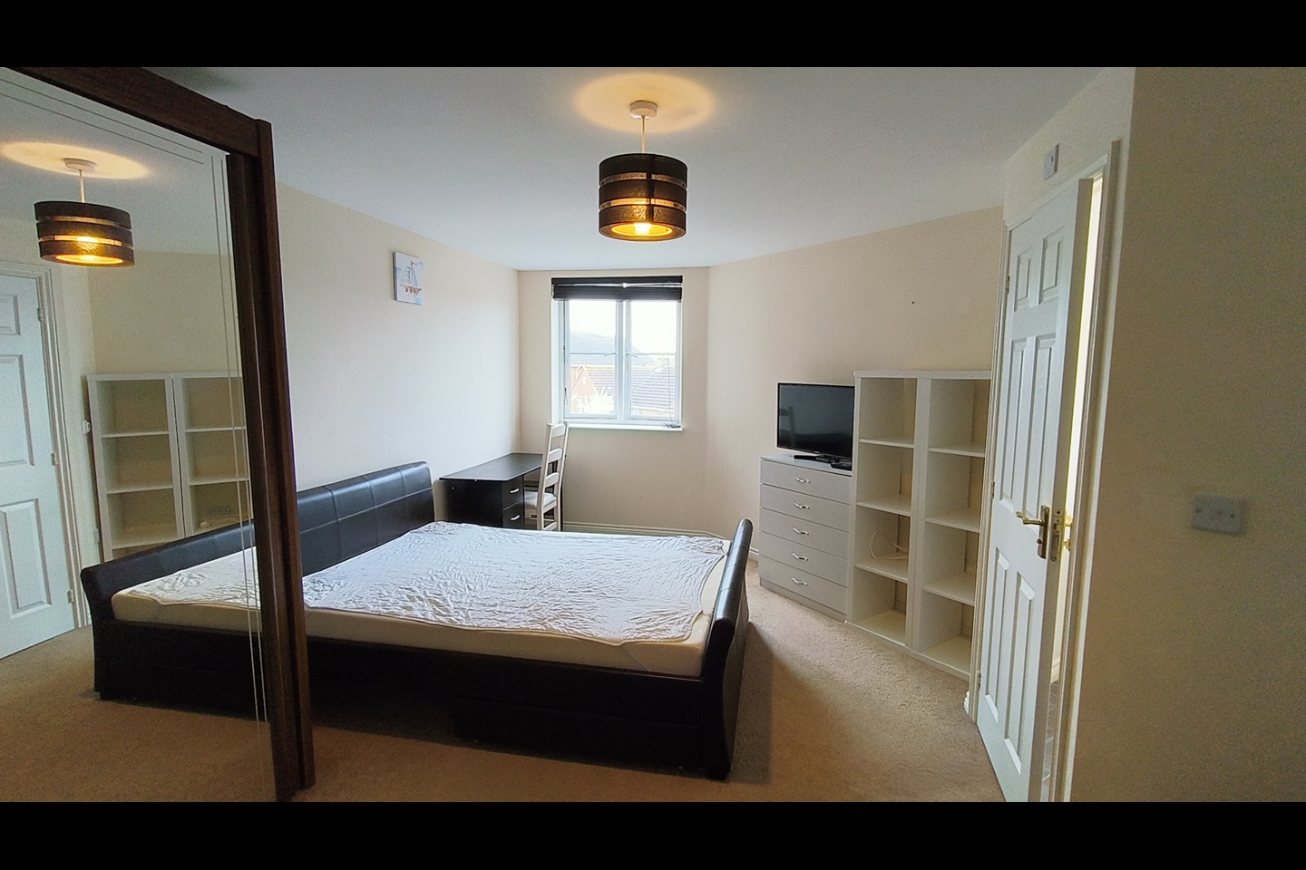 Swindon Room in a Shared Flat, Waterfall House, SN3 To Rent Now for
