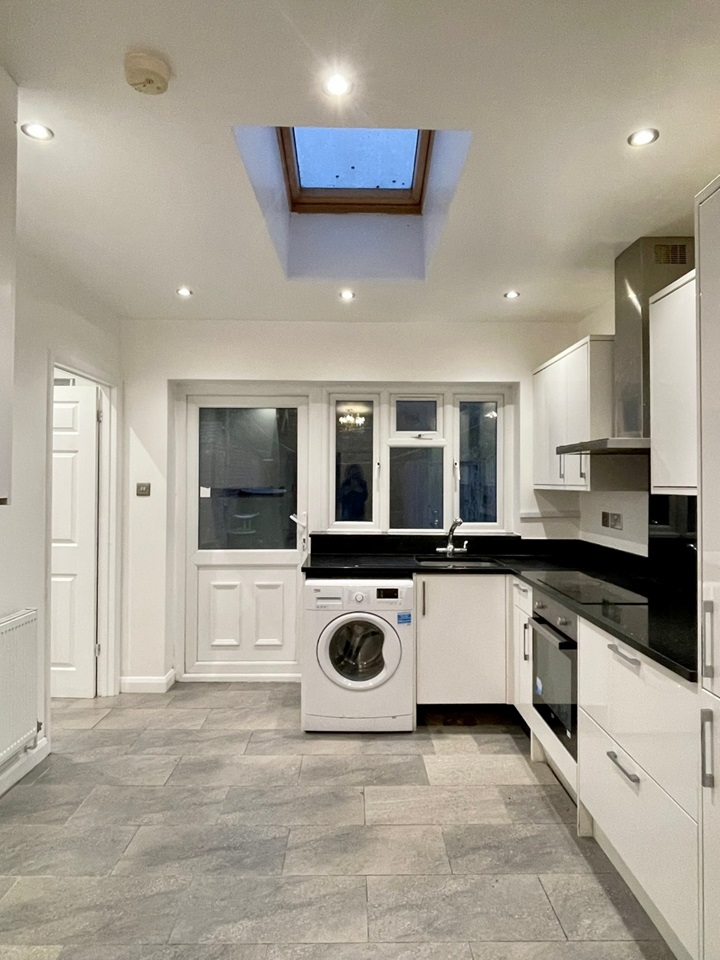 Romford 4 Bed End Terrace, Havering Gardens, RM6 To Rent Now for £