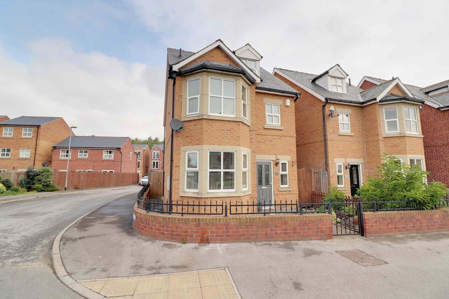 Methley, Leeds 4 Bed Detached House, Main Street, LS26 To Rent Now for £1,285.00 p/m