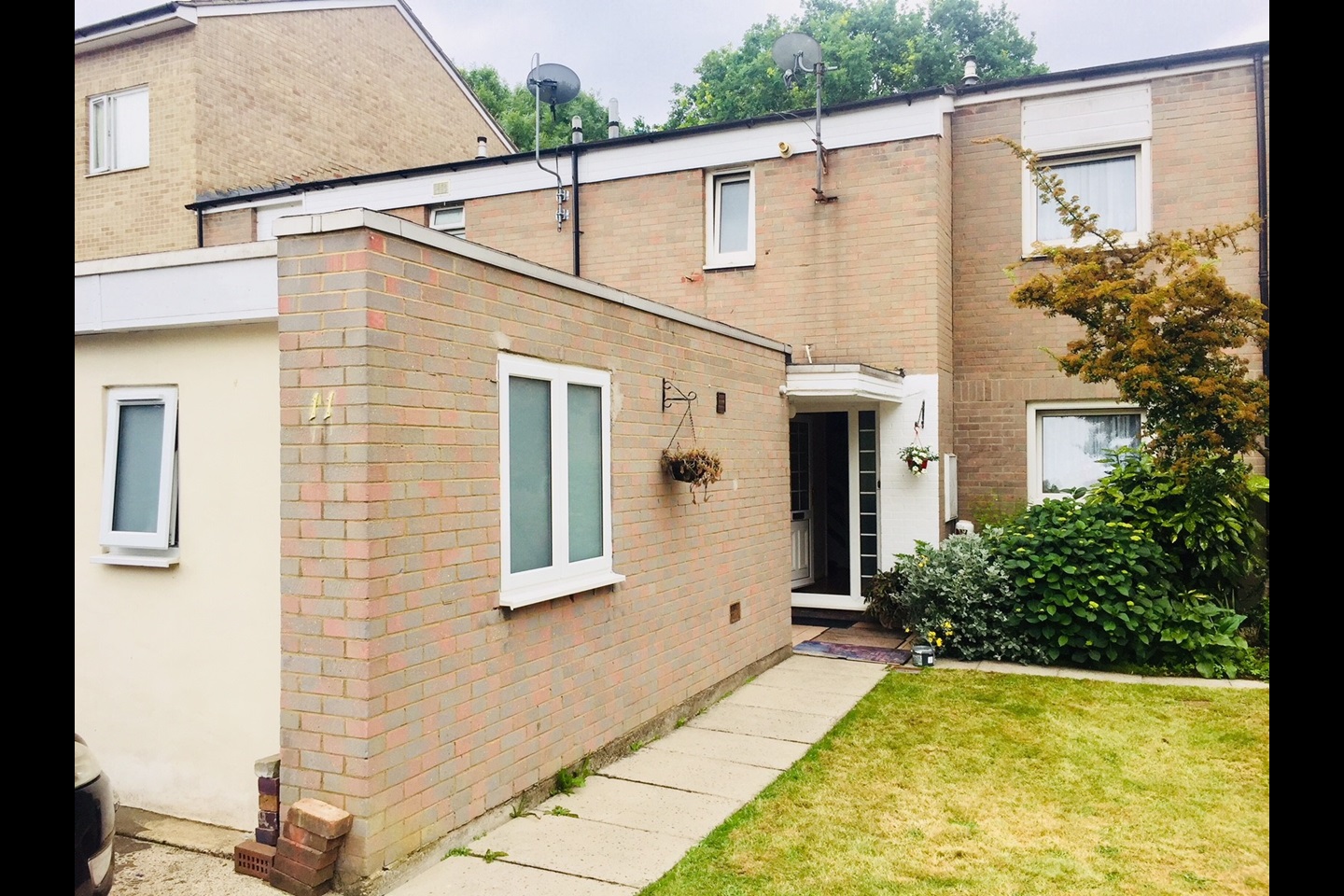 London Studio Flat, Annex To 11 Pocklington Close, NW9 To Rent Now