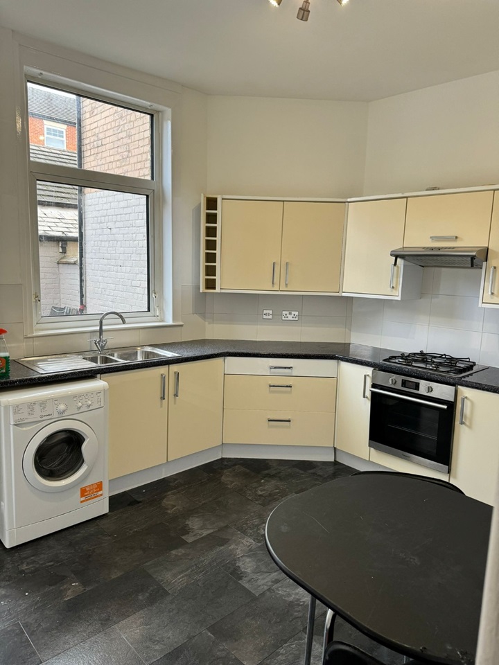 Hyde 2 Bed Terraced House, Dukinfield Road, SK14 To Rent Now for £