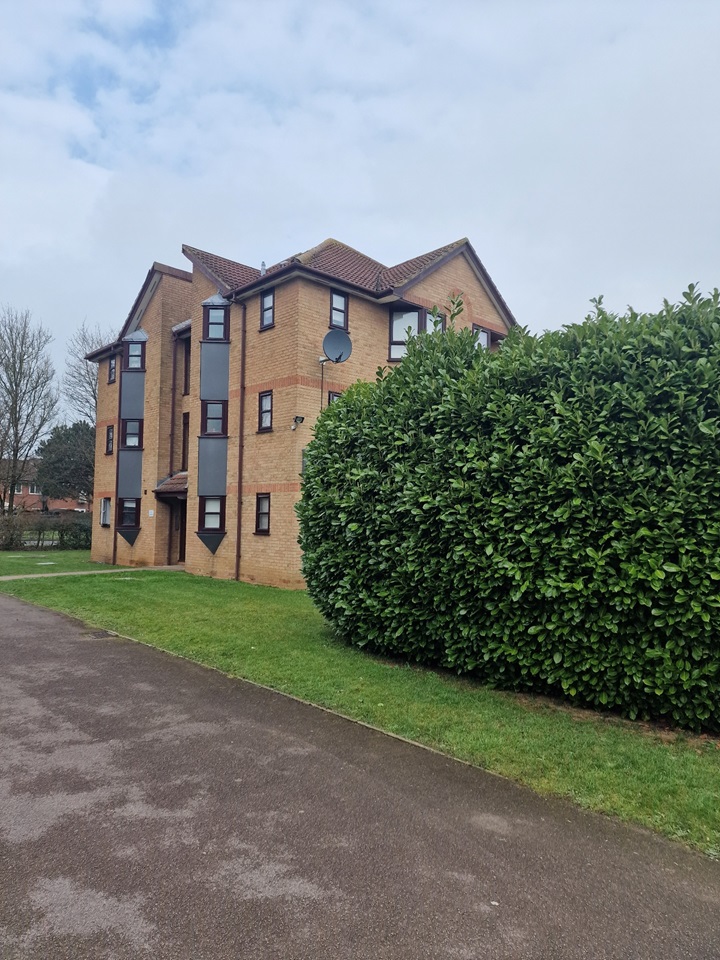 Welwyn Garden City Studio Flat, Panshanger, AL7 To Rent Now for £