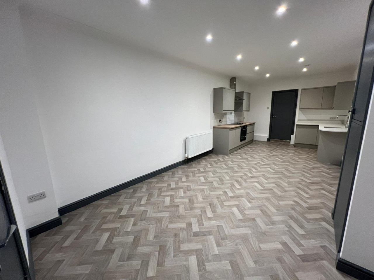 Newport 2 Bed Flat, Church Road, NP19 To Rent Now for £950.00 p/m