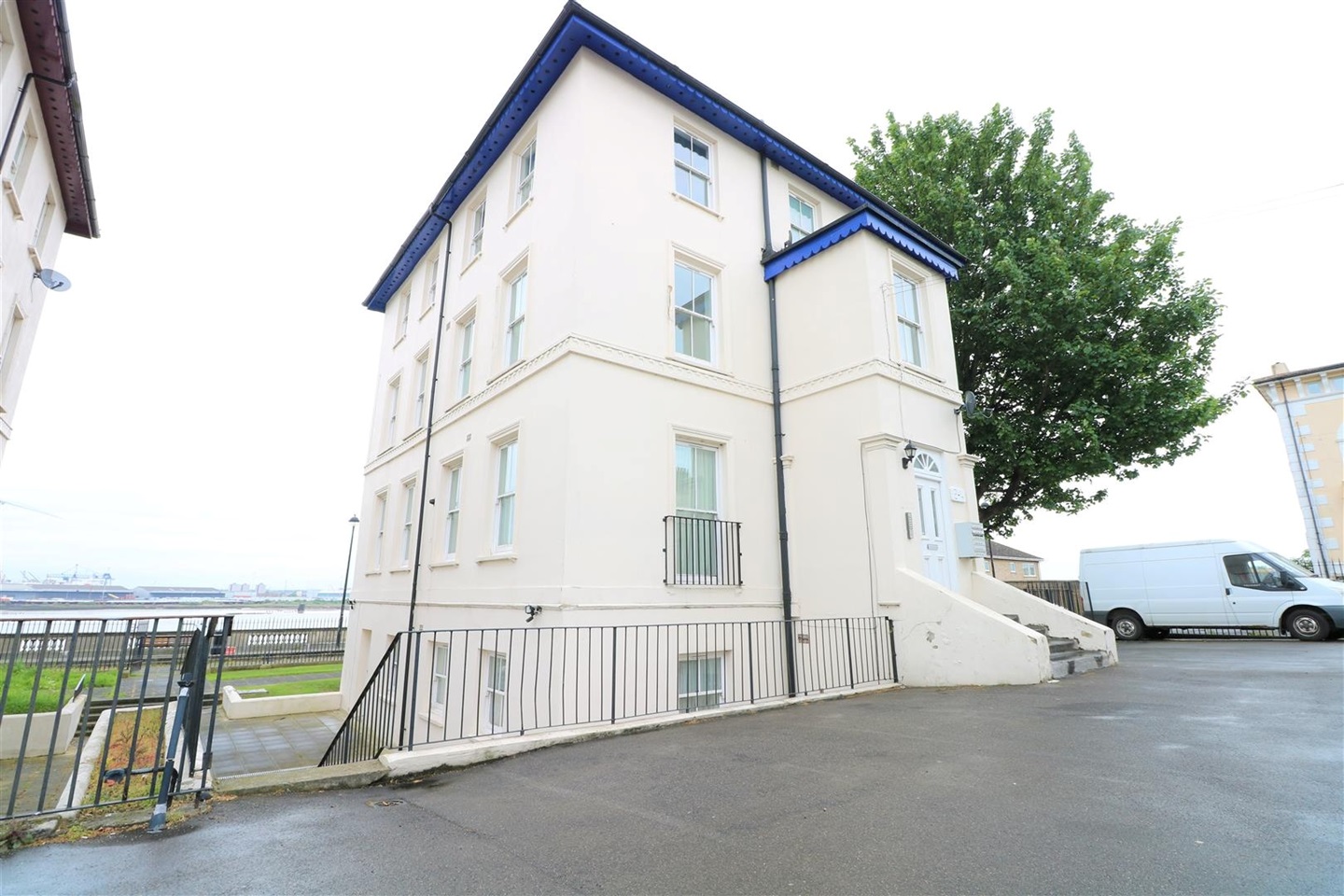 Northfleet, Gravesend 2 Bed Flat, Lansdowne Square, DA11 To Rent