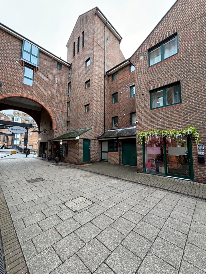 London 2 Bed Flat, Pepper Street, E14 To Rent Now for £2,500.00 p/m