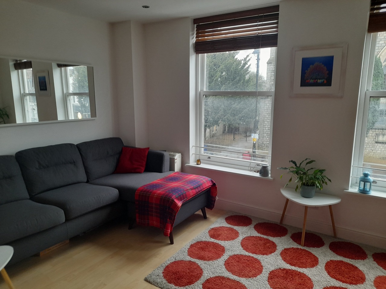 Chertsey 2 Bed Flat, Windsor St, KT16 To Rent Now for £1,400.00 p/m