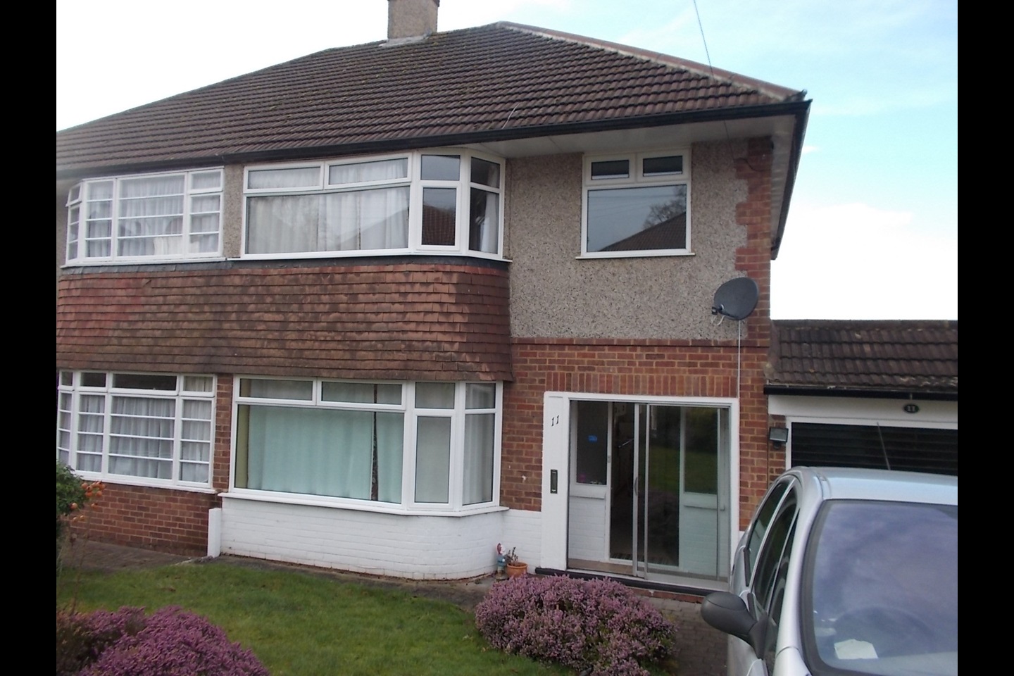 Redhill 3 Bed SemiDetached House, Oakwood Close, RH1 To Rent Now