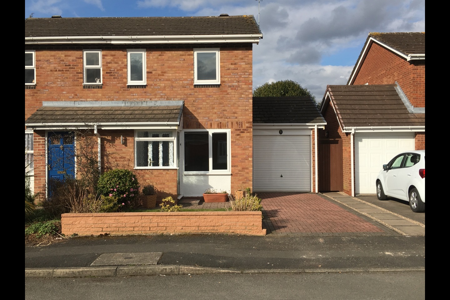 Shirley, Solihull 2 Bed SemiDetached House, Deanbrook Close, B90 To Rent Now for £1,295.00 p/m