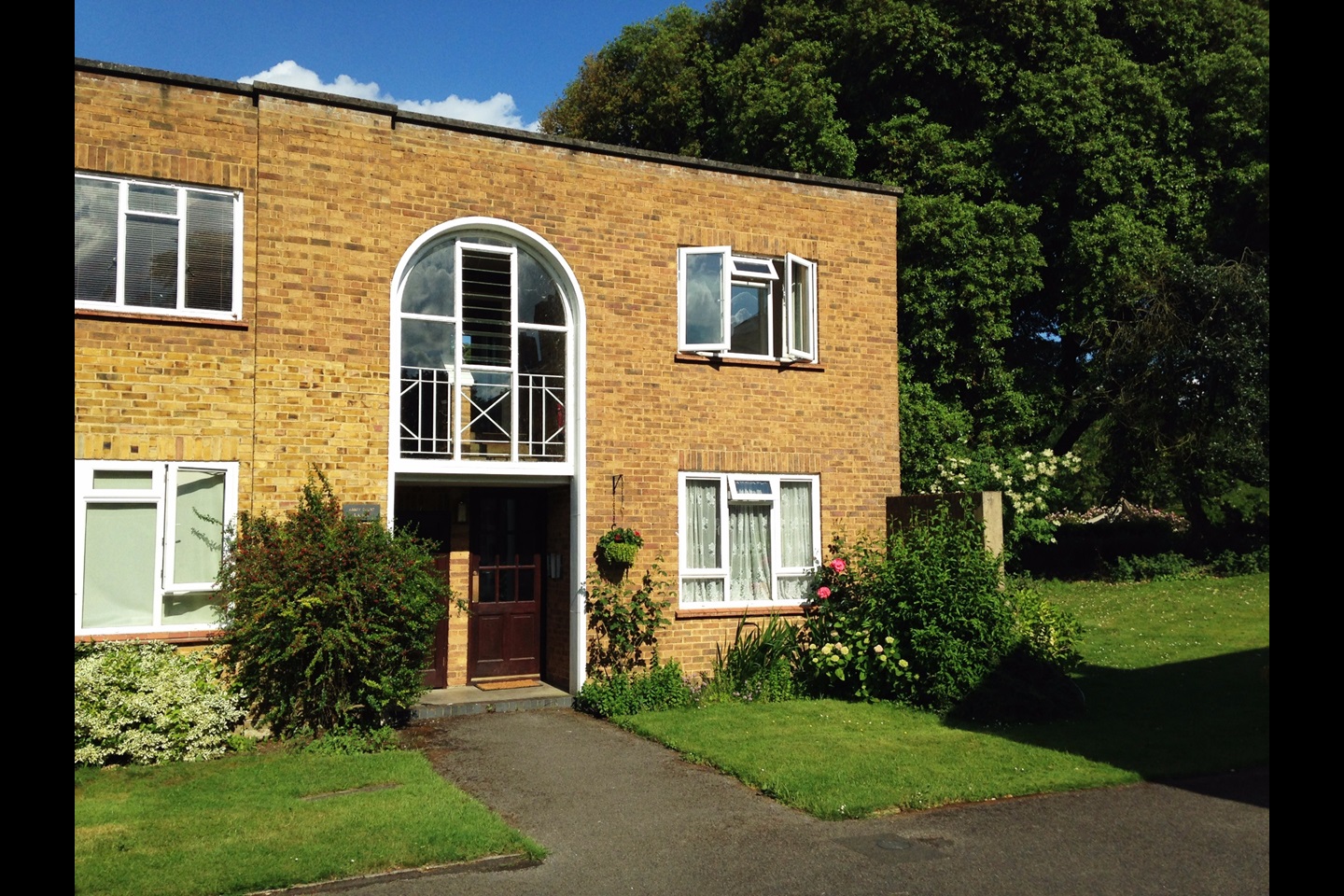 LalehamOnThames Studio Flat, Abbey Court, TW18 To Rent Now for £