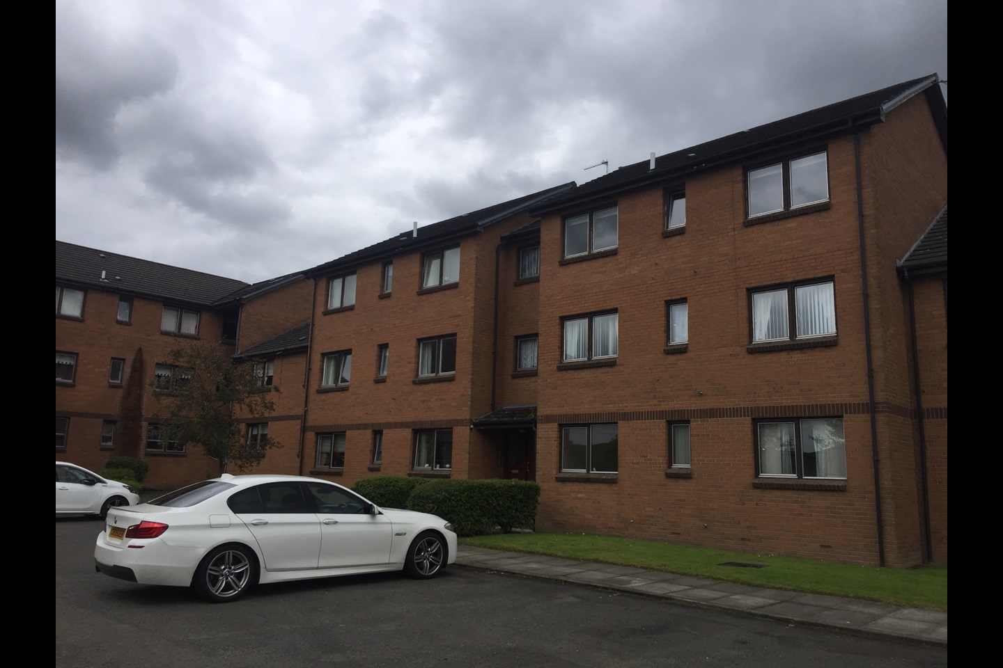 Motherwell 2 Bed Flat, Newarthill, ML1 To Rent Now for £575.00 p/m