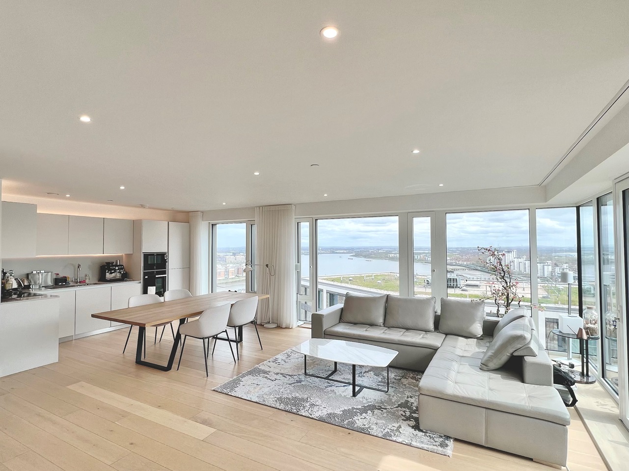 London 2 Bed Penthouse, Norton House, SE18 To Rent Now for £3,900.