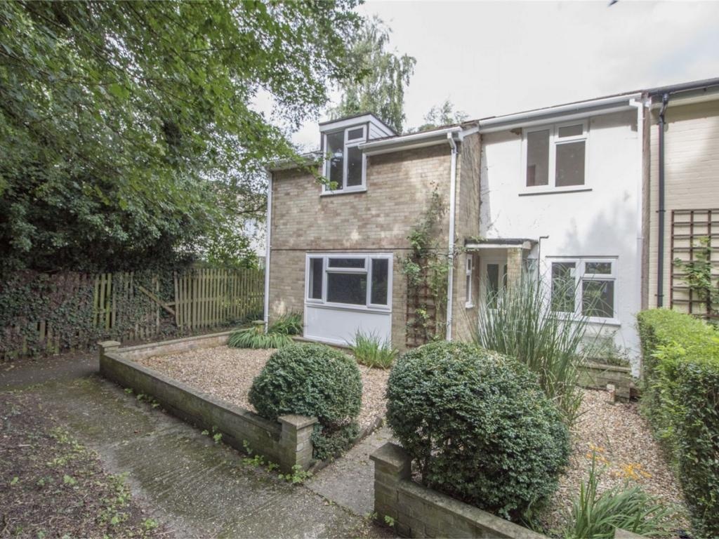 Hartley Wintney, Hook 3 Bed End Terrace, Clayton Close, RG27 To