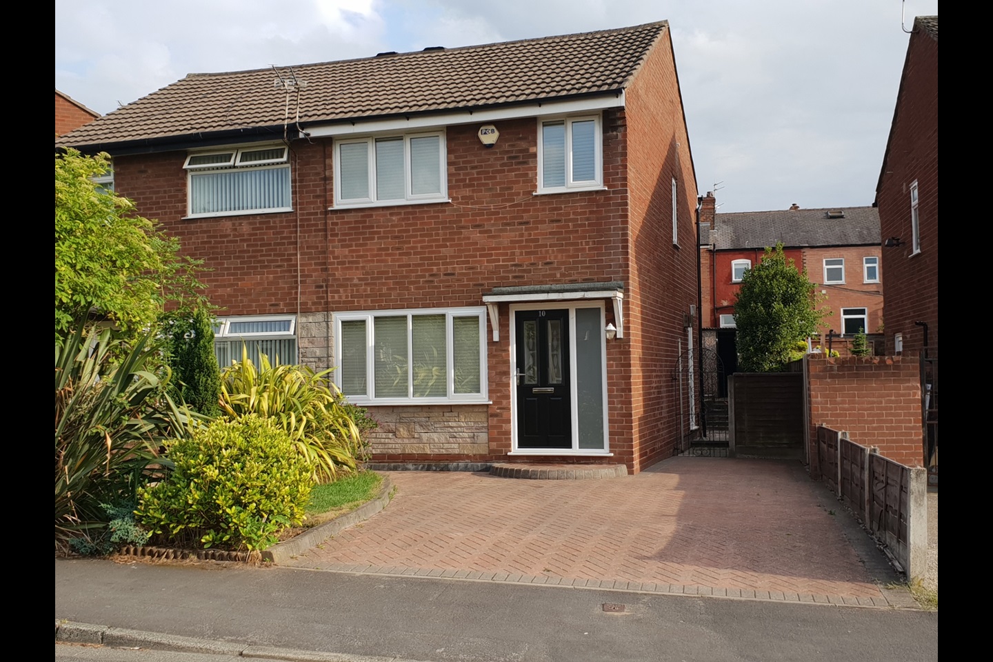 Worsley, Manchester 2 Bed SemiDetached House, Millfield Drive, M28