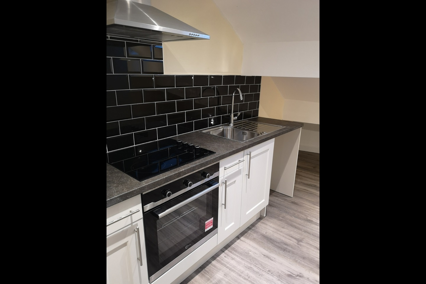 Dewsbury Studio Flat, Daisy Hill, WF13 To Rent Now for £350.00 p/m