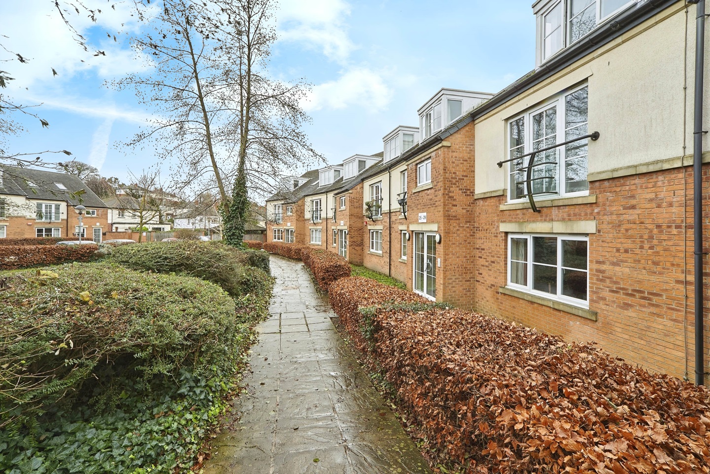 Bramley, Leeds 2 Bed Flat, Henconner Lane, LS13 To Rent Now for £