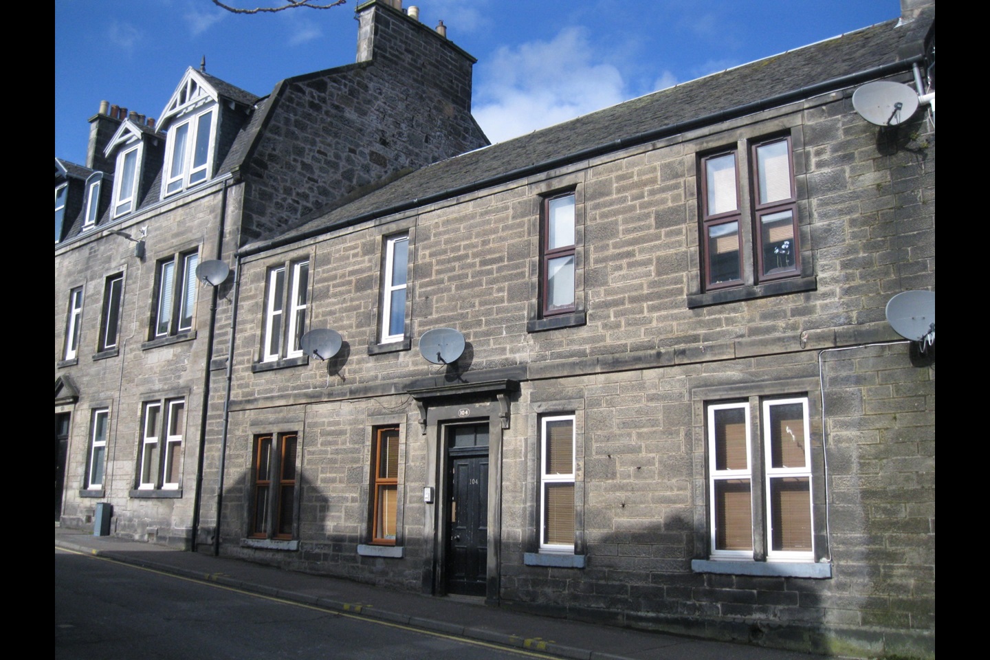 Dunfermline 2 Bed Flat, Campbell Street, KY12 To Rent Now for £650.
