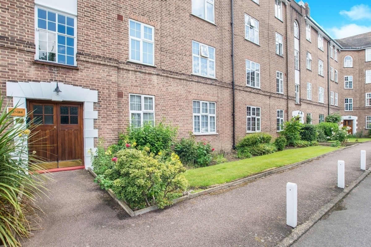 Kingston Room in a Shared Flat, Birkenhead Avenue, KT2 To Rent Now