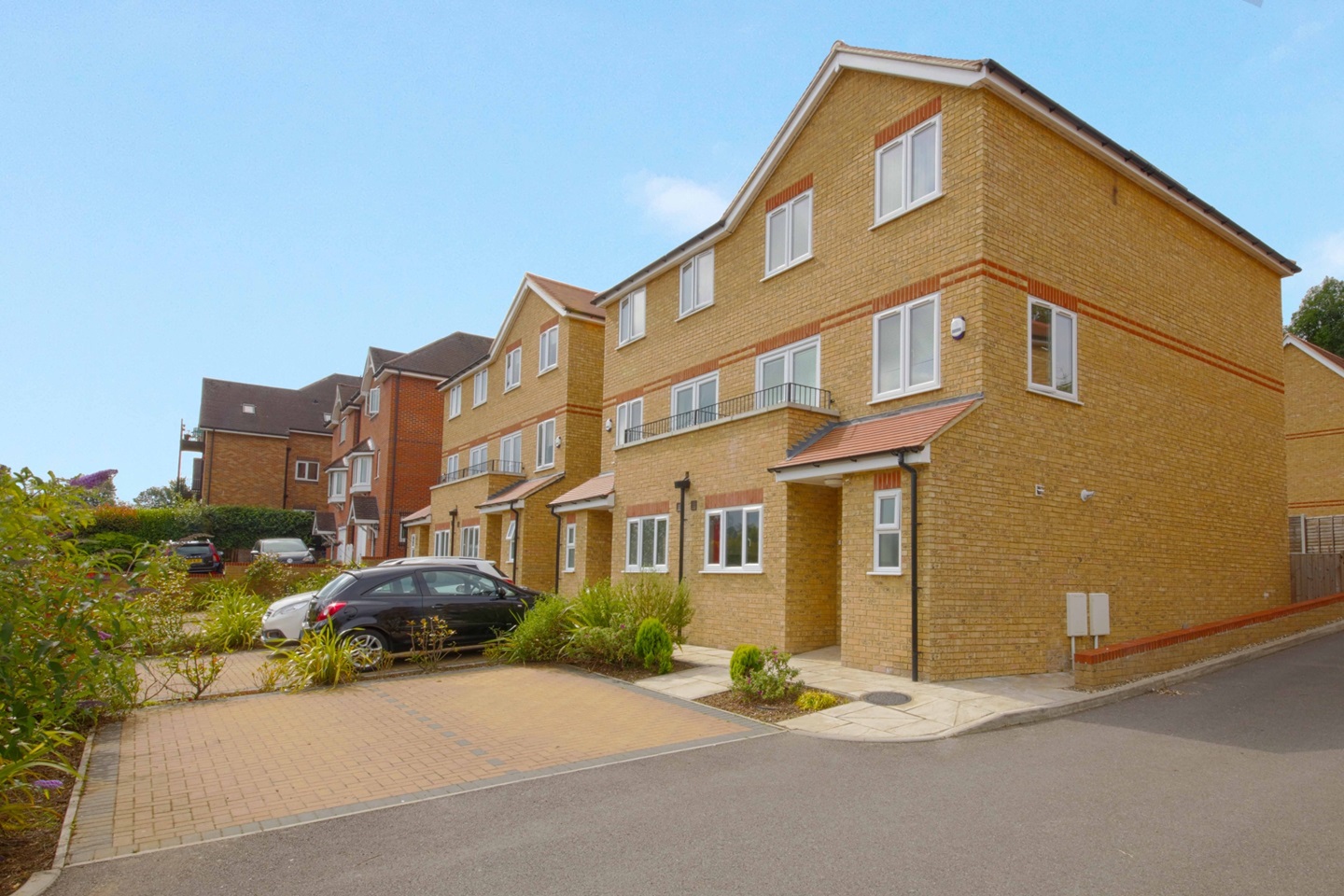 High 4 Bed SemiDetached House, Kingsmead Road, HP11 To