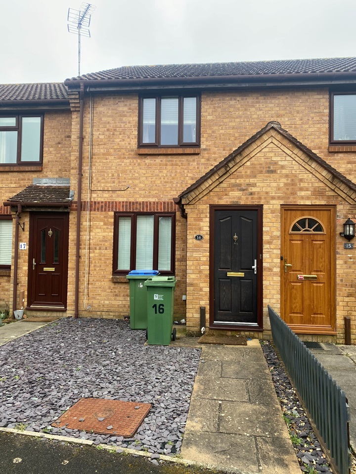 Horsham 2 Bed Terraced House, Tanyard Close, RH13 To Rent Now for £1,300.00 p/m