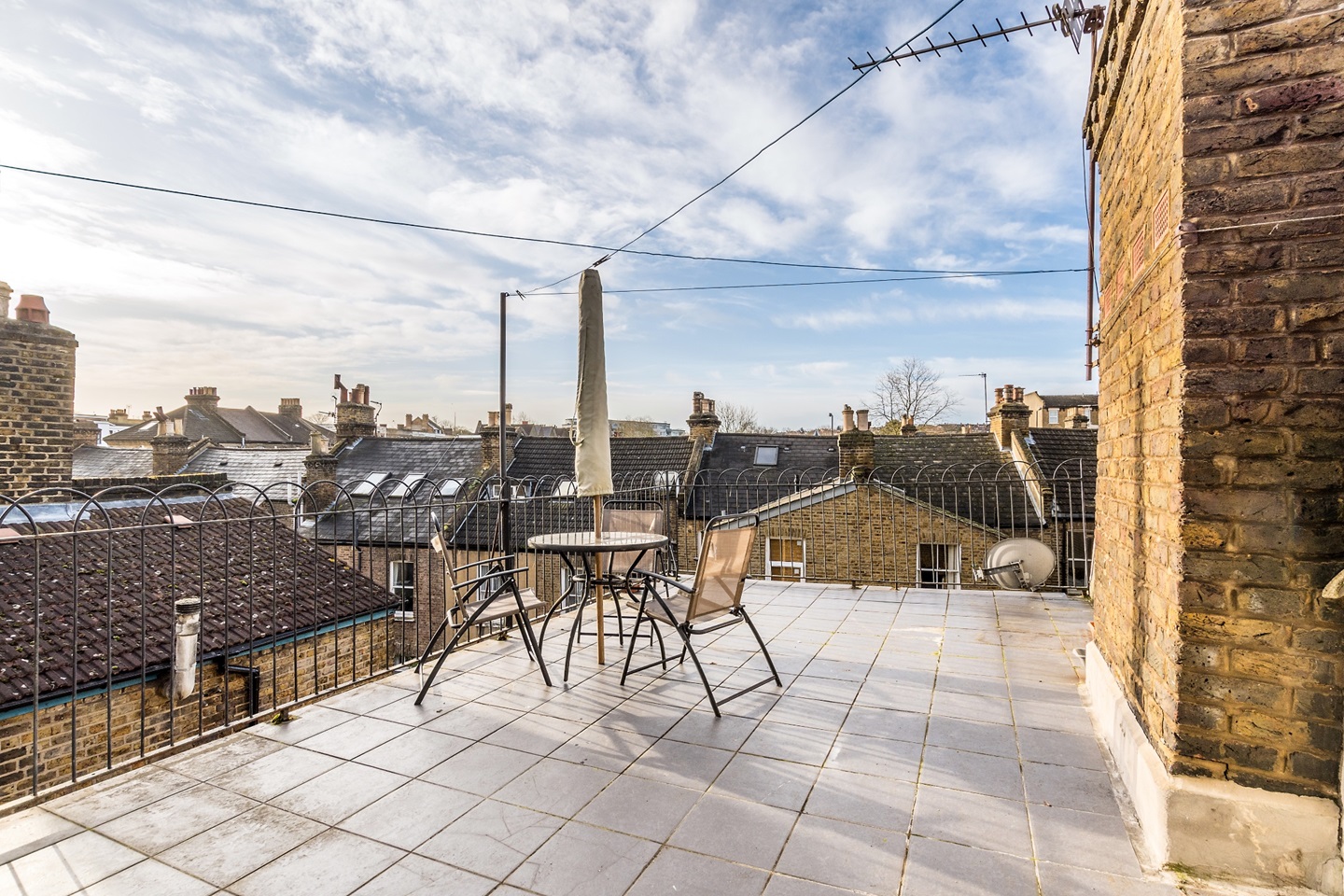 London Studio Flat, Tulse Hill, SW2 To Rent Now for £1,000.00 p/m