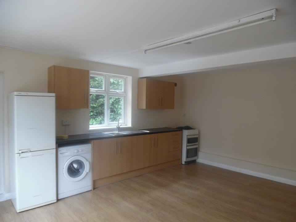 High Studio Flat, Daws Lea, HP11 To Rent Now for £800.00 p/m