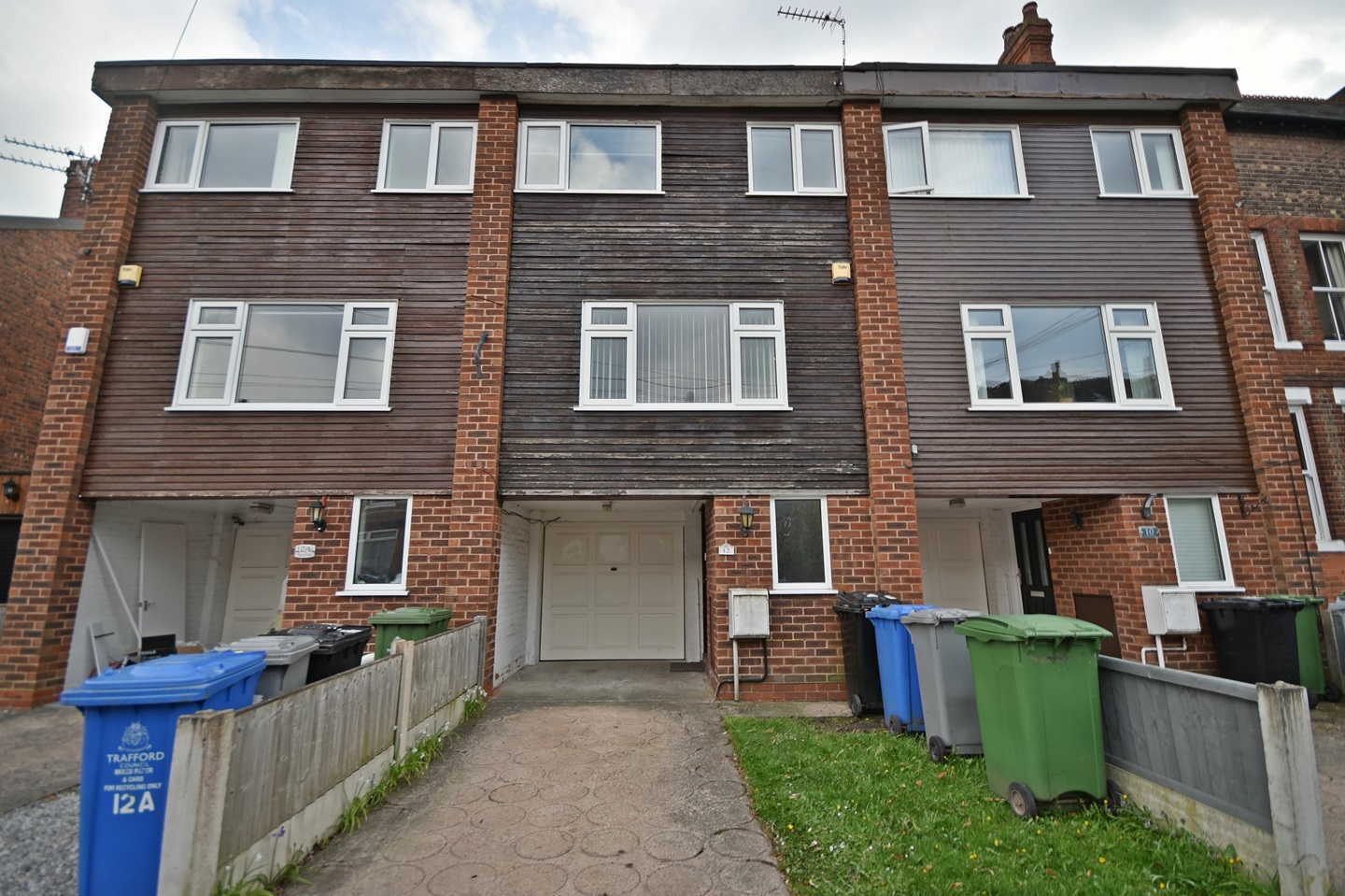 Urmston, Manchester 3 Bed Terraced House, Victoria Road, M41 To