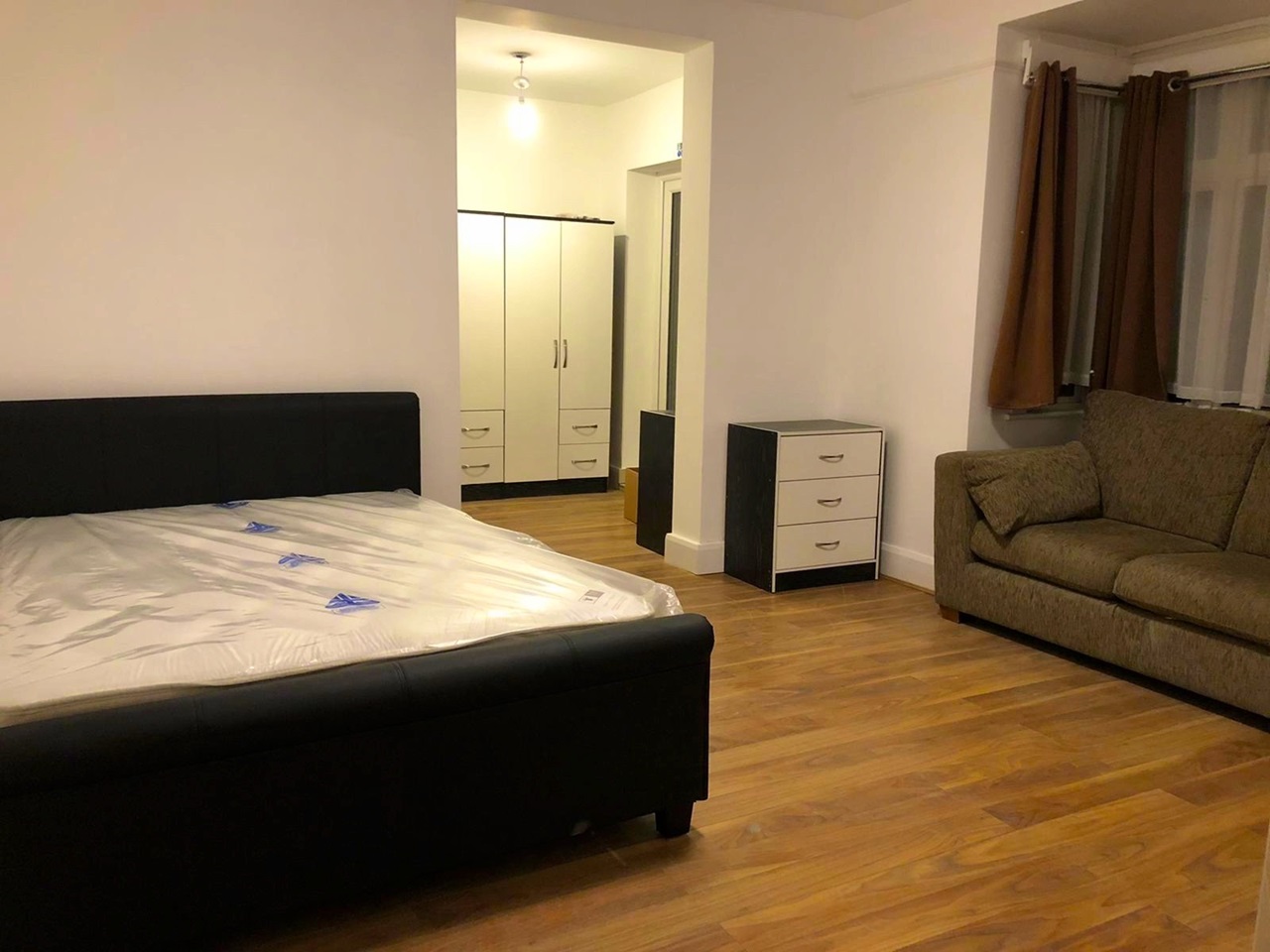 Feltham Room in a Shared House, Hounslow Road, TW14 To Rent Now for