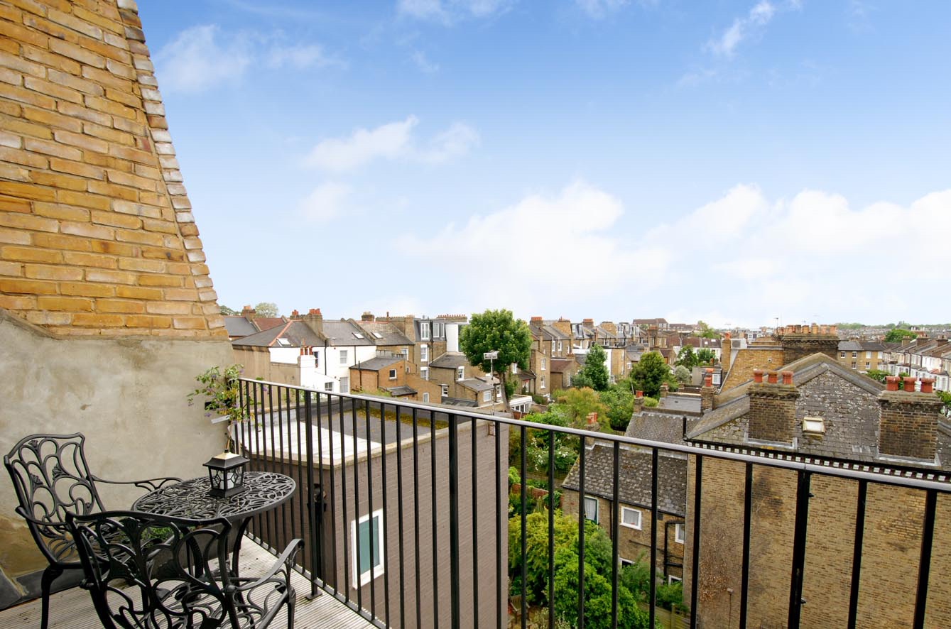 London 3 Bed Flat, Battersea Rise, SW11 To Rent Now for £2,450.00 p/m