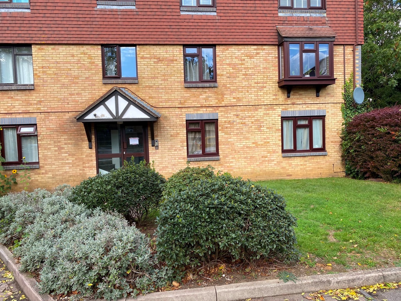 Guildford 1 Bed Flat, Ladygrove Drive, GU4 To Rent Now for £800.00 p/m