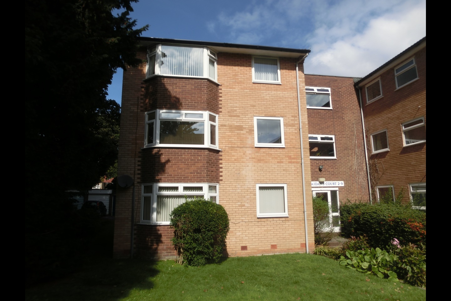 Wirral 2 Bed Flat, St Aidans Court, CH43 To Rent Now for £650.00 p/m