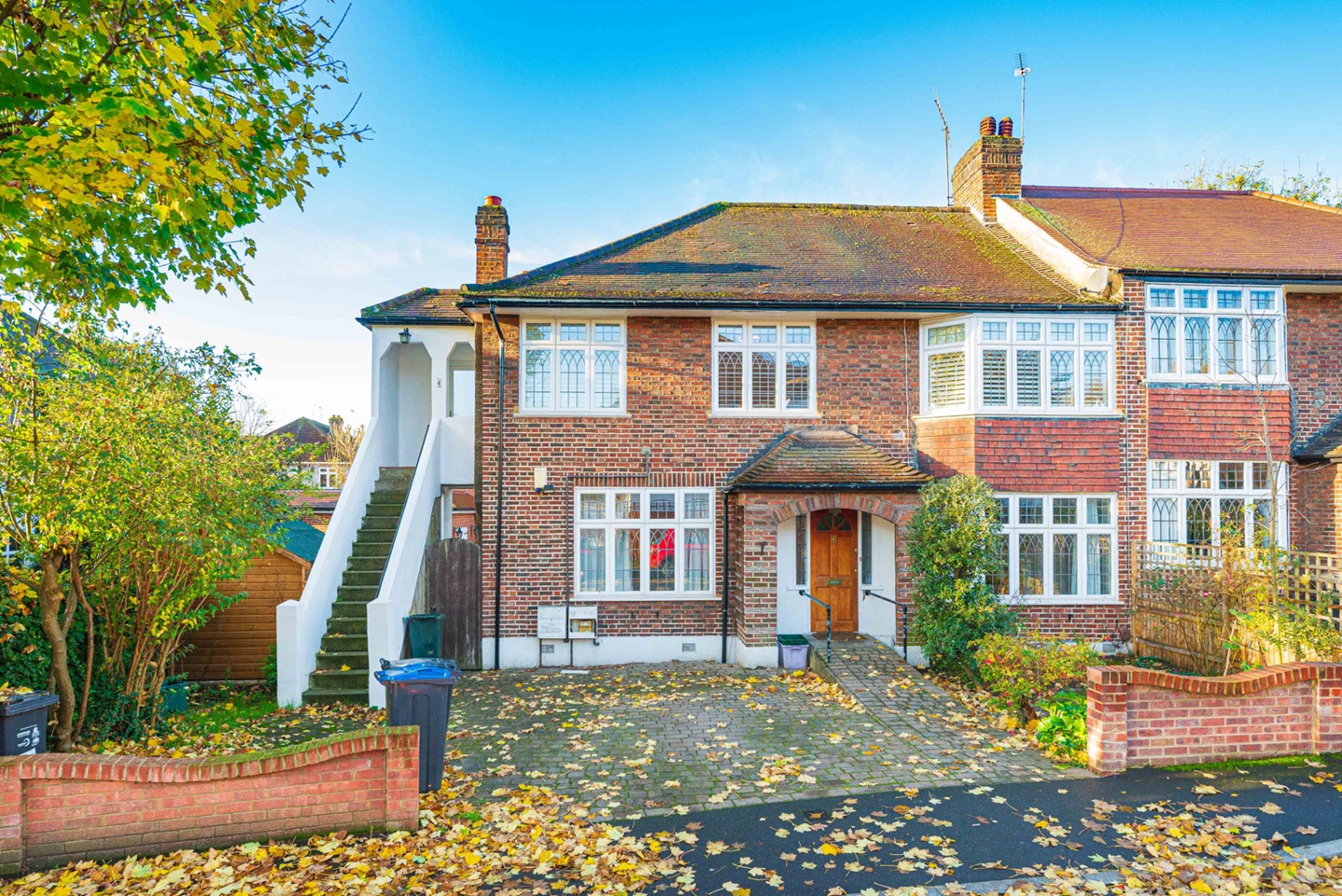 London 2 Bed Flat, Glendale Drive, SW19 To Rent Now for £2,150.00 p/m