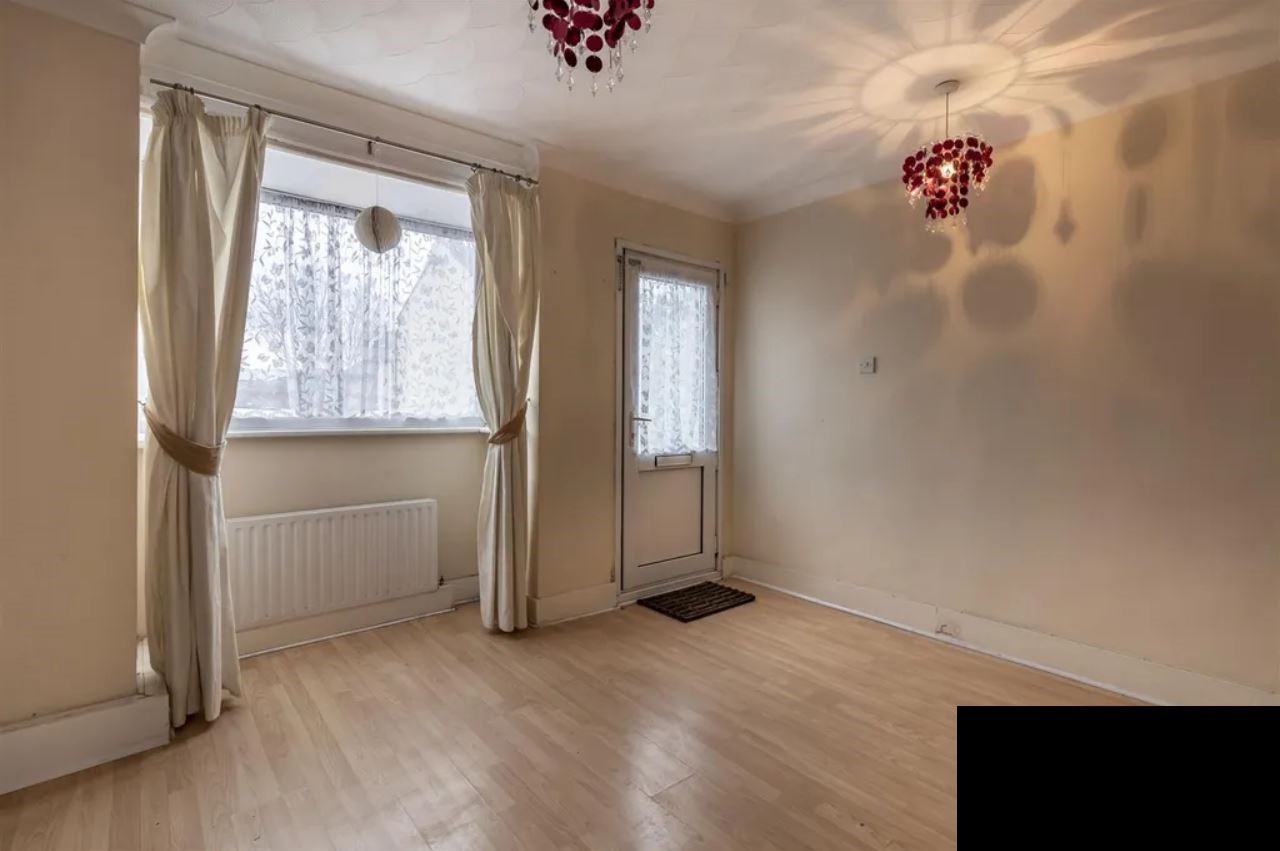 Grays 3 Bed Terraced House, London Road, RM20 To Rent Now for £1,400.00 p/m