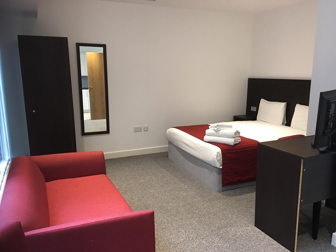 Hounslow Studio Flat, Flat1, TW3 To Rent Now for £1,250.00 p/m