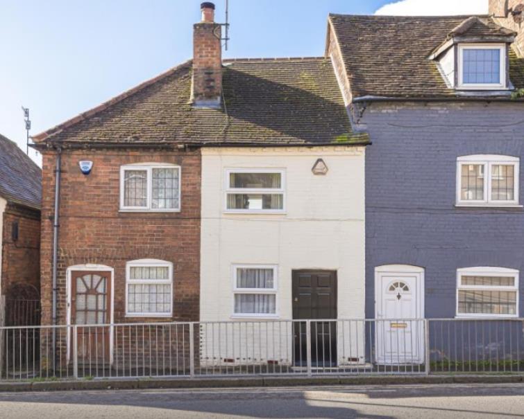 High 1 Bed Terraced House, West Road, HP12 To Rent