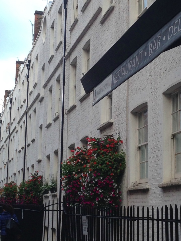 London 1 Bed Flat, Cranfield Court, W1H To Rent Now for £2,275.00 p/m