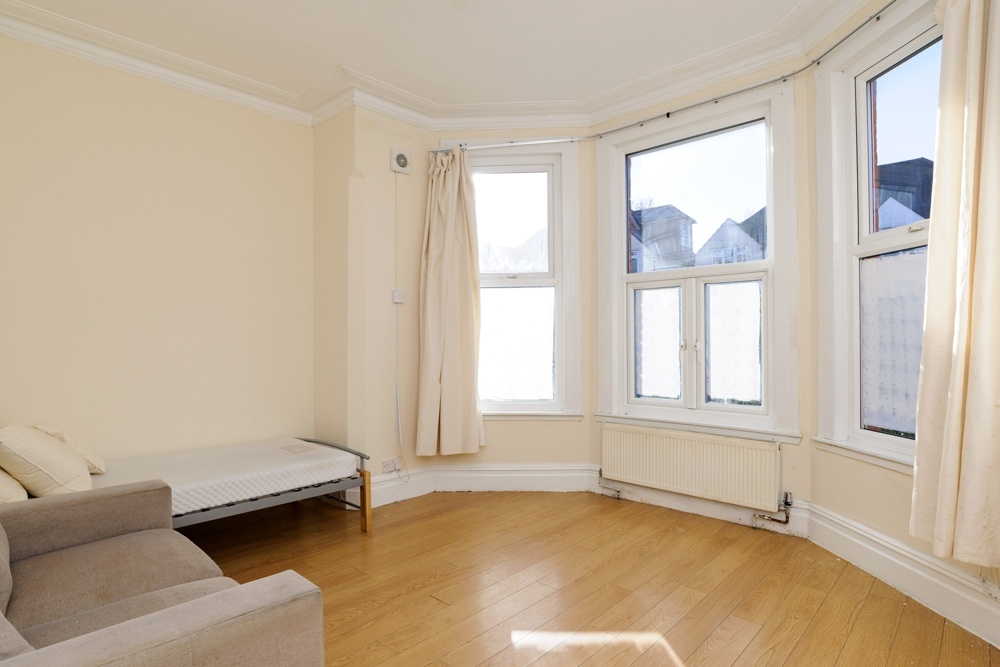 London Studio Flat, Lichfield Grove, N3 To Rent Now for £1,100.00 p/m