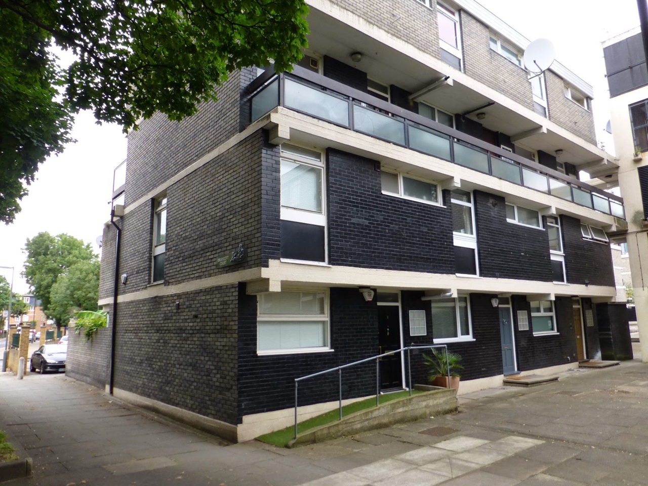 Battersea 3 Bed Flat, Westbridge Road, SW11 To Rent Now for £1,800.