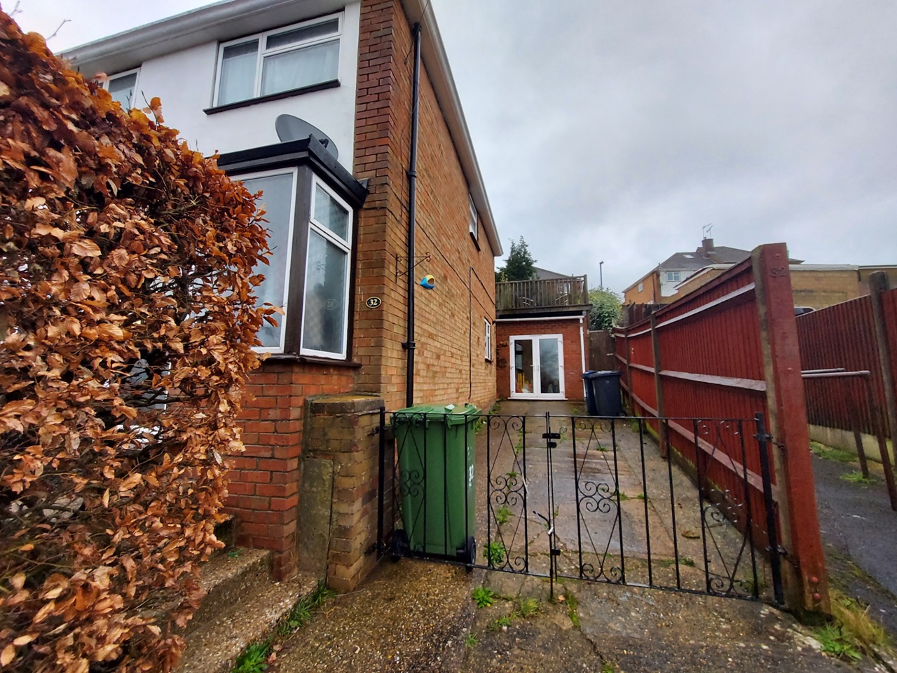 High 3 Bed SemiDetached House, Perth Road, HP13 To Rent