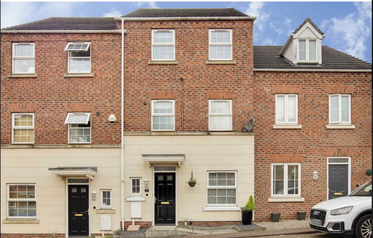 Nottingham 4 Bed Terraced House, Davies Way, NG5 To Rent Now for £