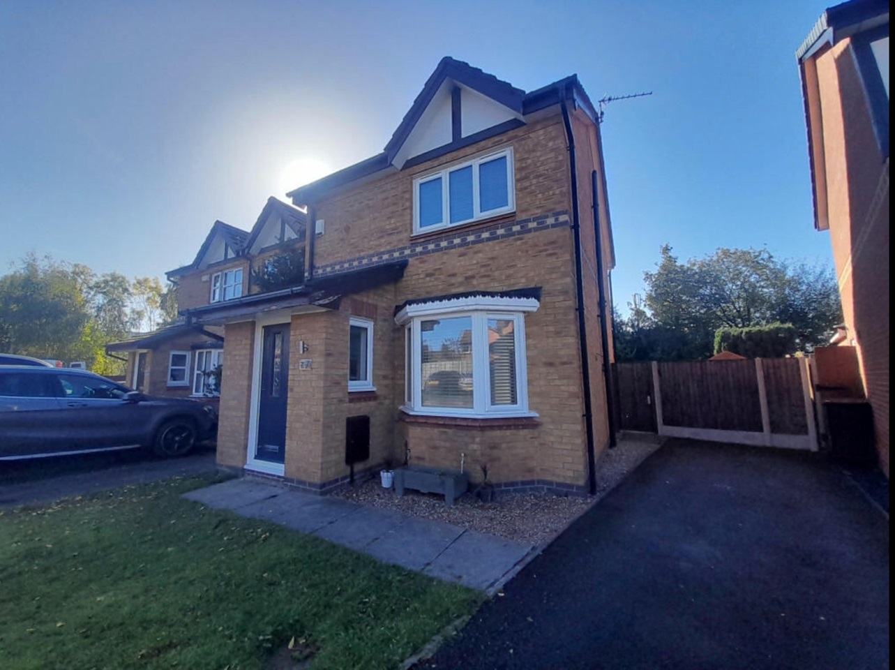 Dukinfield 3 Bed SemiDetached House, Warwick Close, SK16 To Rent