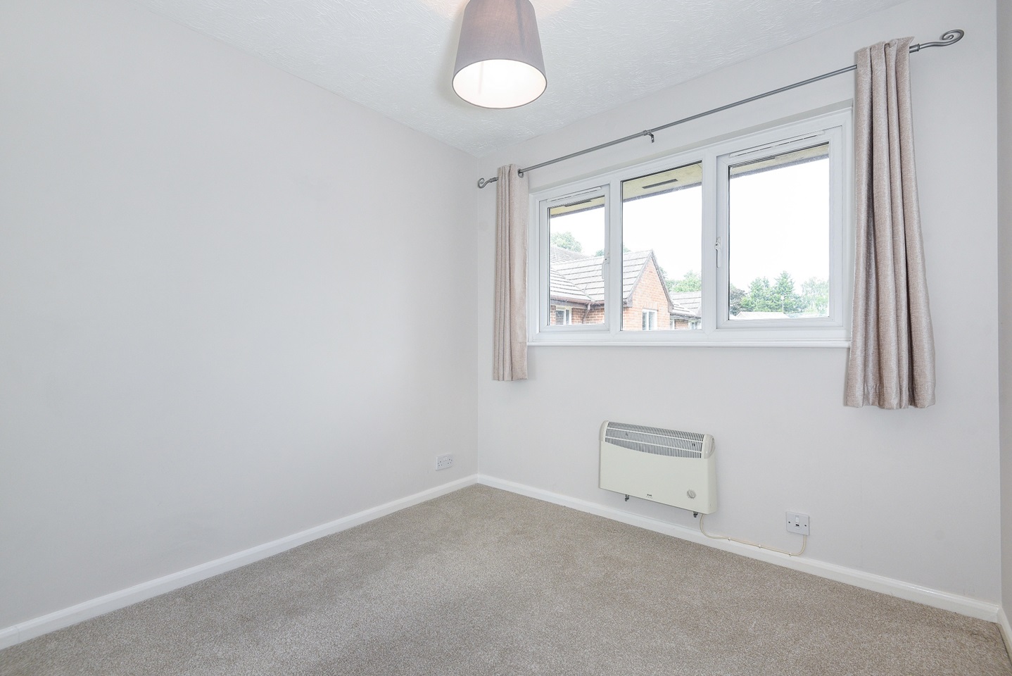 HenleyOnThames 1 Bed Flat, Tilebarn Close, RG9 To Rent Now for £
