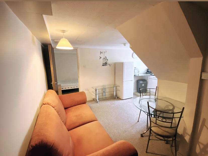 Yeovil Room in a Shared House, Yeovil, BA20 To Rent Now for £563.33 p/m