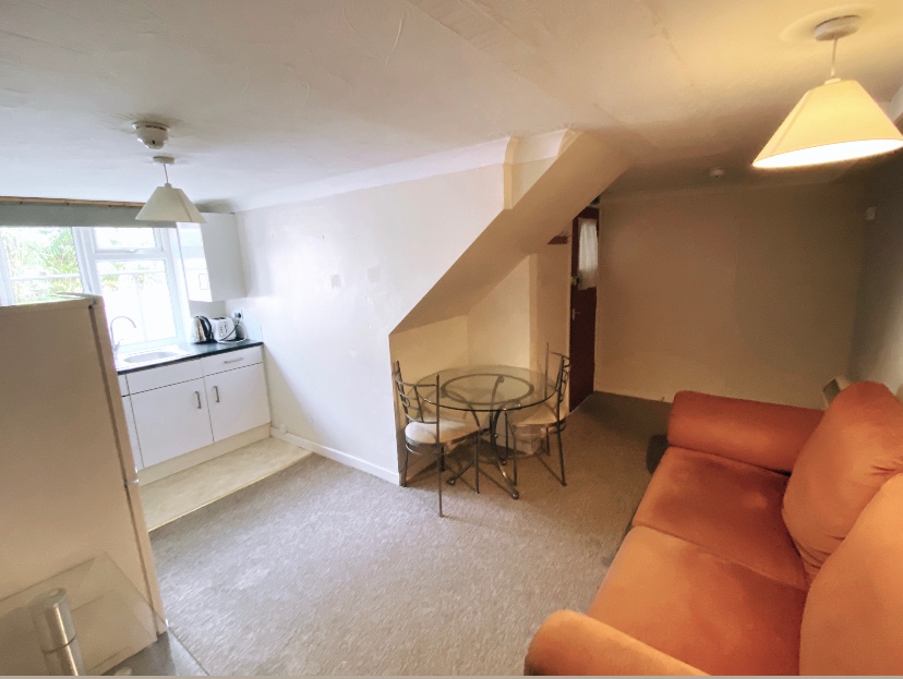 Yeovil Room in a Shared House, Yeovil, BA20 To Rent Now for £563.33 p/m