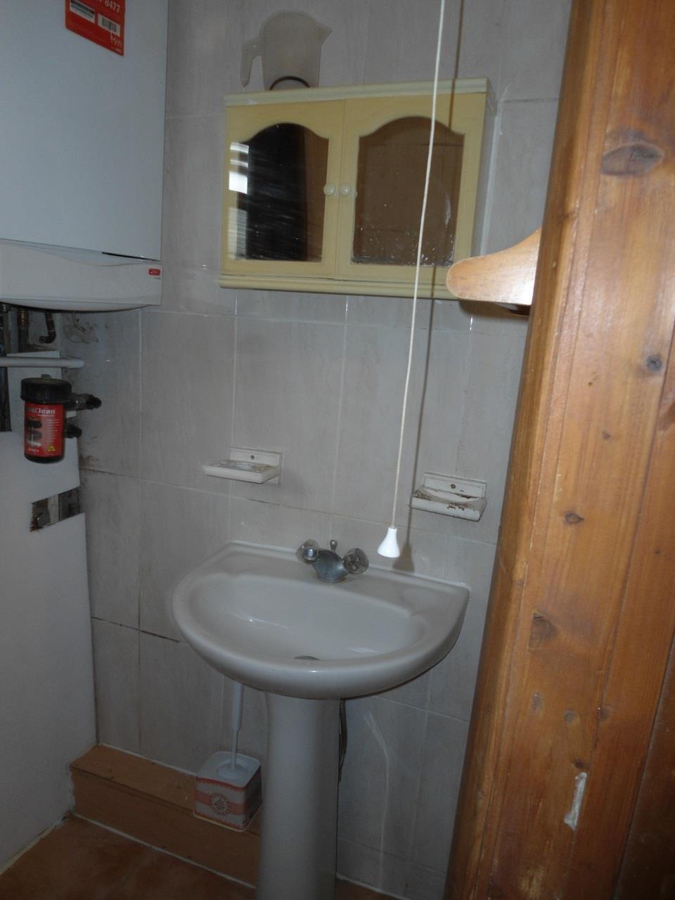 Hounslow Studio Flat, Denbigh Road, TW3 To Rent Now for £700.00 p/m