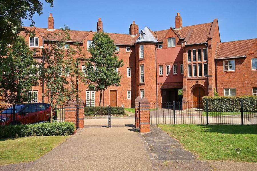 Westbrook, Warrington 2 Bed Flat, Butts Green, WA5 To Rent Now for