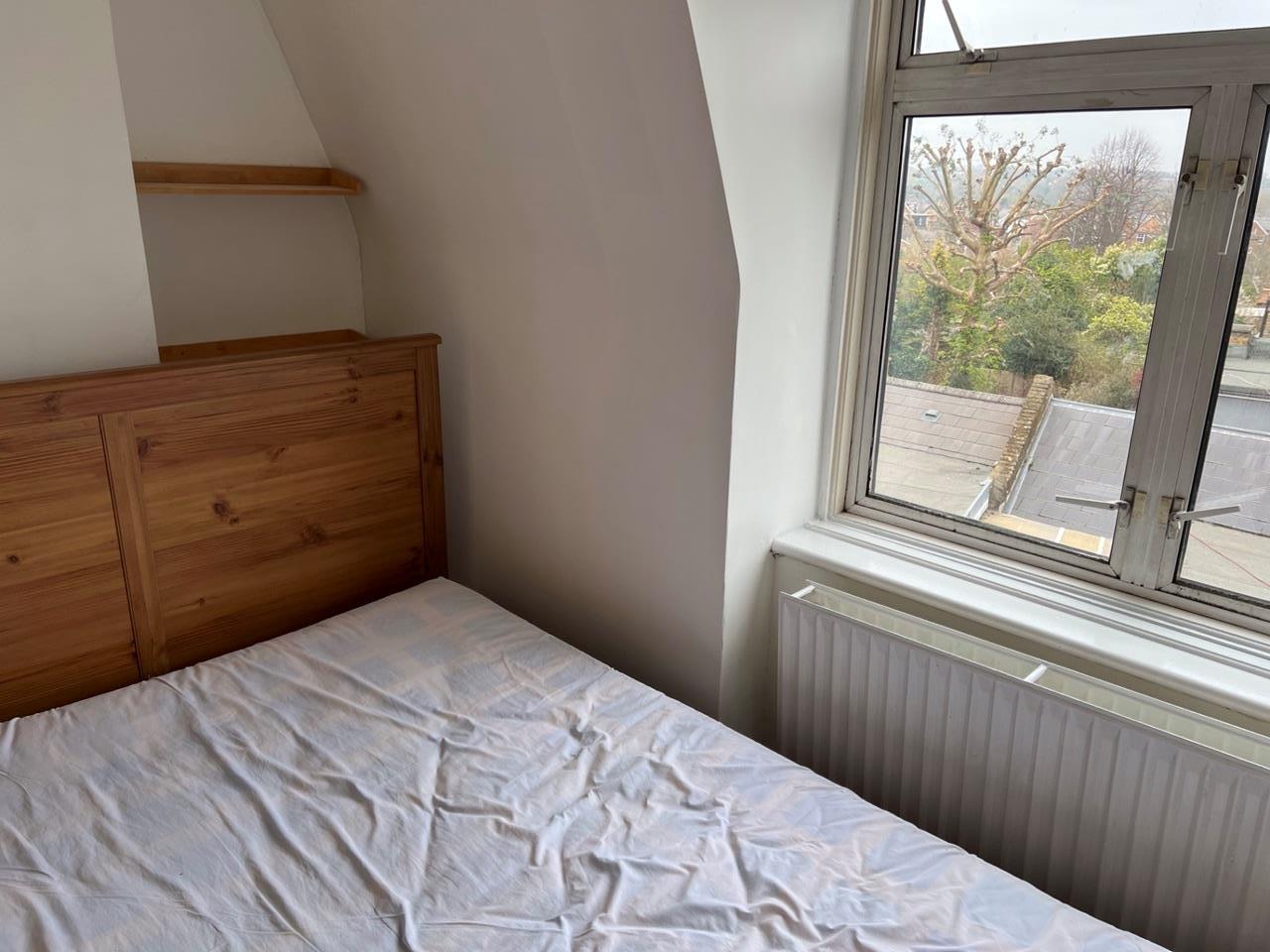 London 1 Bed Flat, Friern Road, N11 To Rent Now for £1,300.